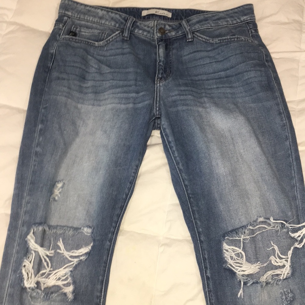 Size 9 ripped boyfriend jeans. Super comfy!!